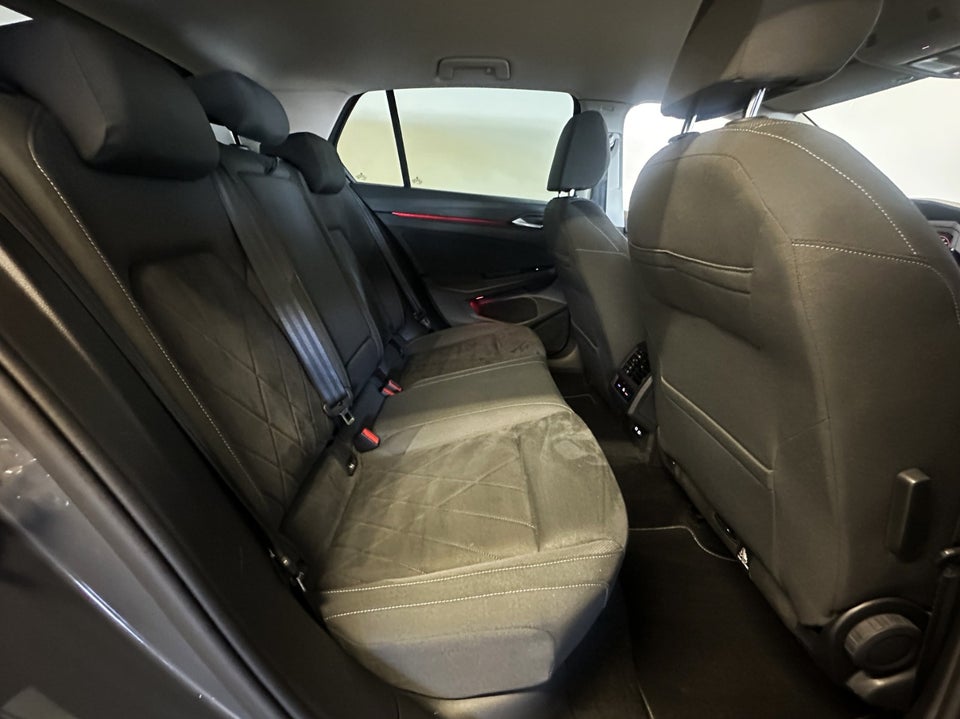 VW Golf VIII 1,4 eHybrid DSG 5d