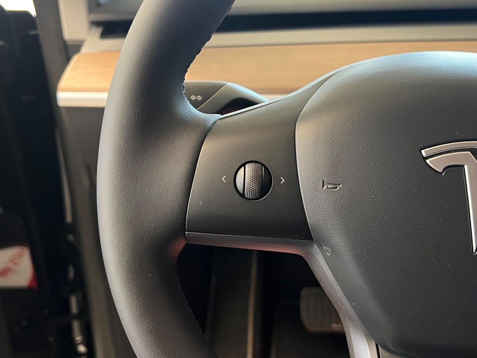 Tesla Model Y RWD 5d