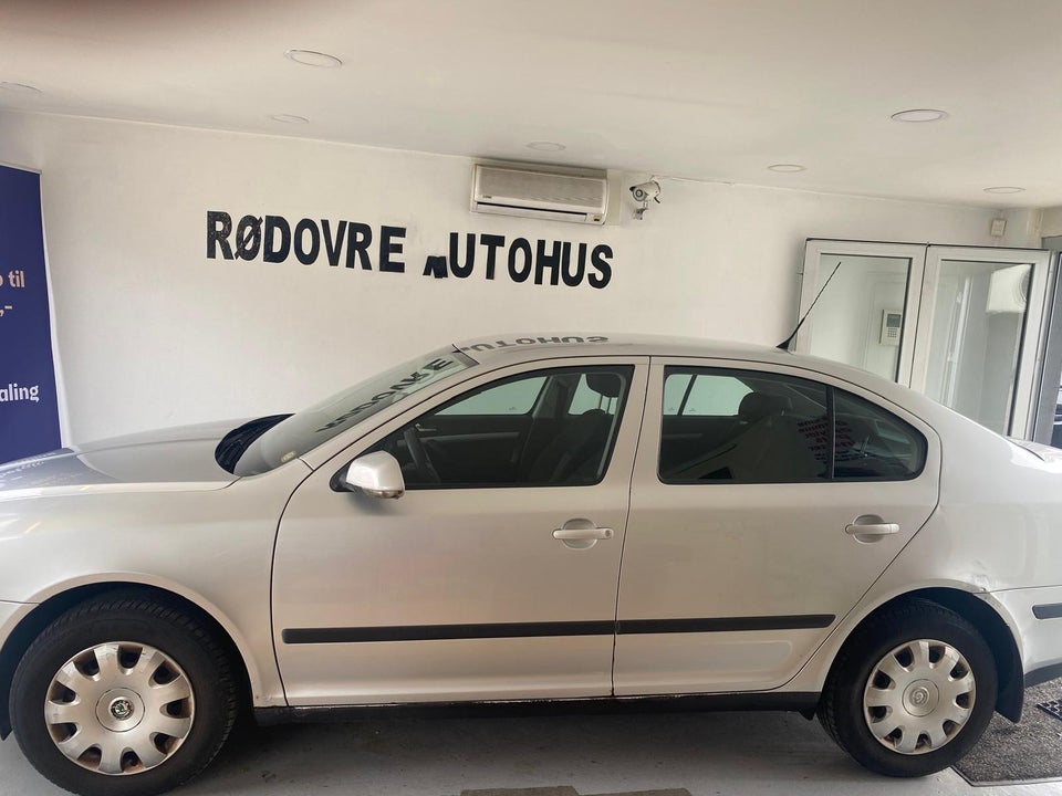 Skoda Octavia 1,6 FSi Ambiente 5d