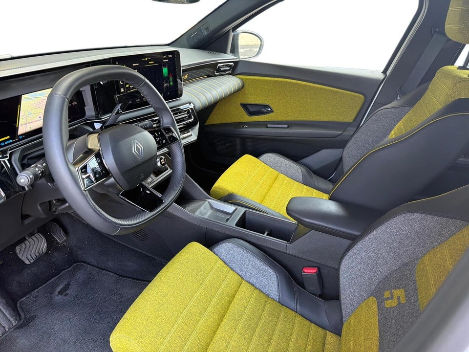 Renault 5 E-Tech 52 Iconic 5d