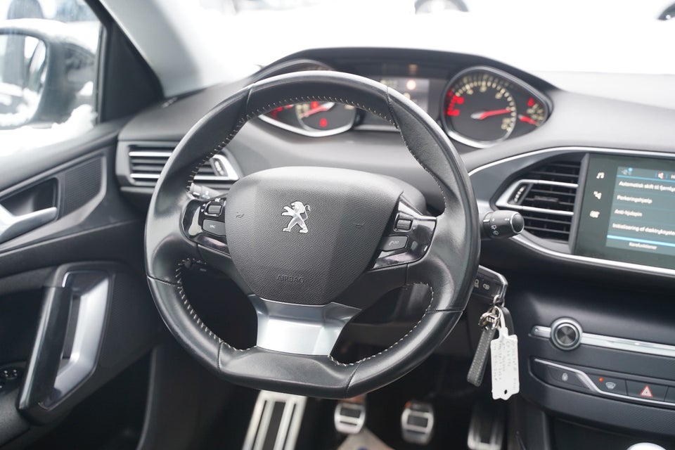 Peugeot 308 1,5 BlueHDi 130 Allure Sky SW 5d