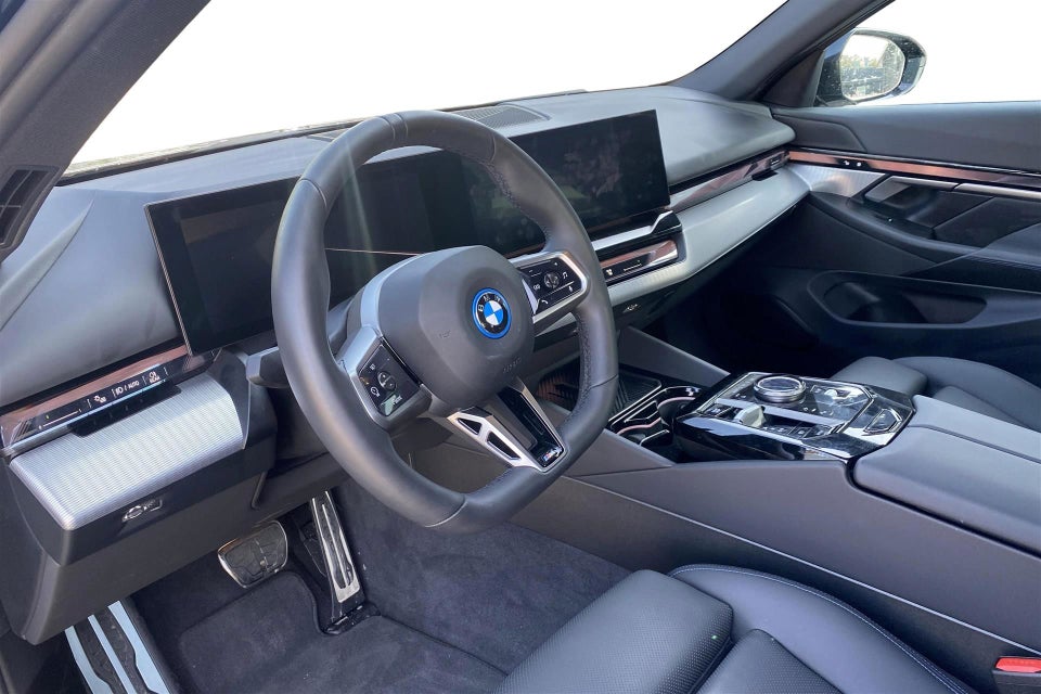 BMW i5 eDrive40 M-Sport 4d