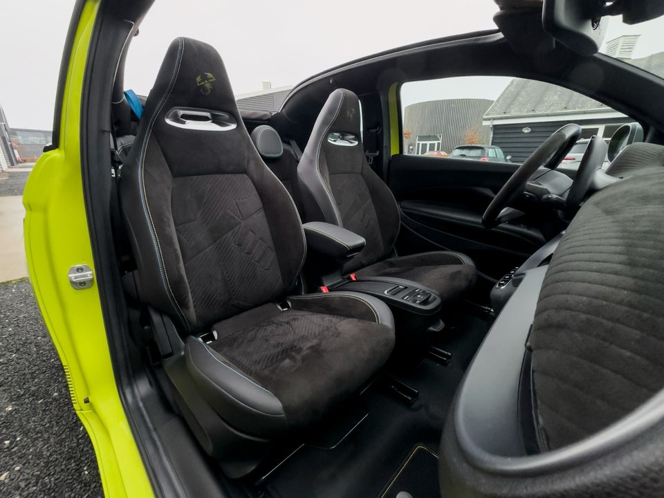 Abarth 500e Scorpionissima Cabrio 2d
