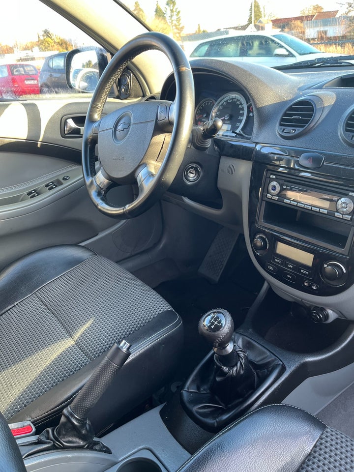 Chevrolet Nubira 1,6 SE stc. 5d