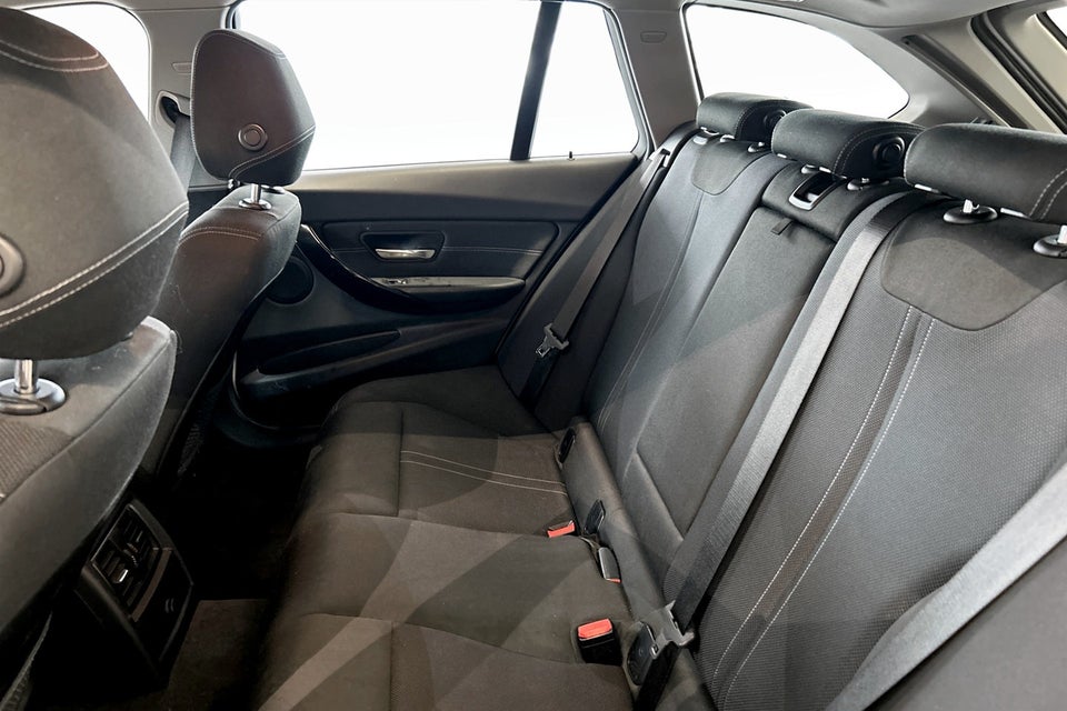 BMW 320i 2,0 Touring Executive aut. 5d