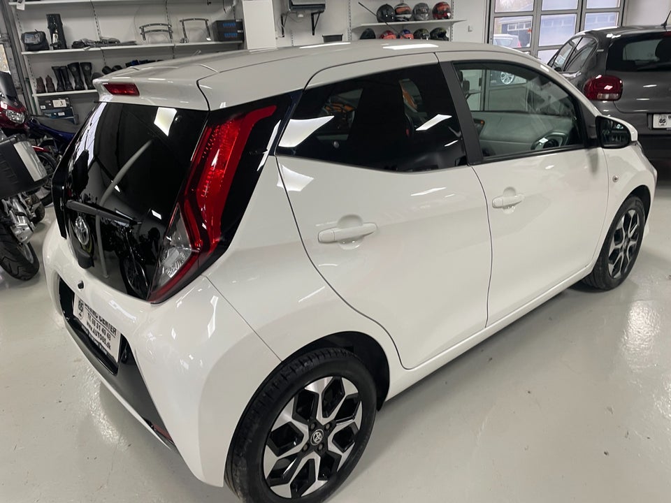 Toyota Aygo 1,0 VVT-i x-press 5d