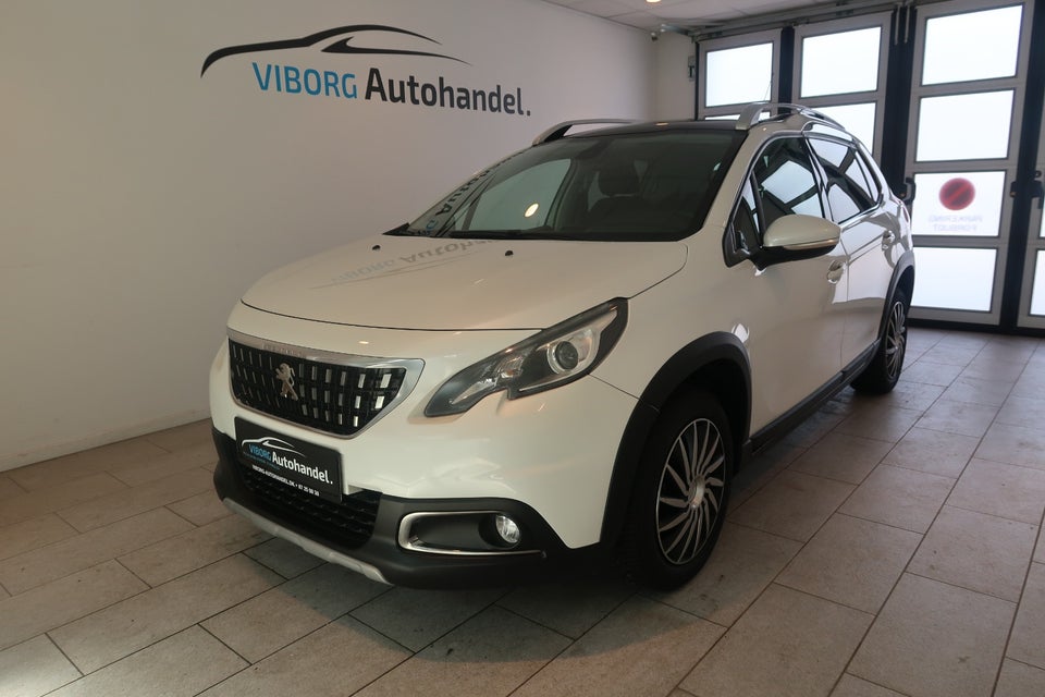 Peugeot 2008 1,6 BlueHDi 100 Selection Sky 5d