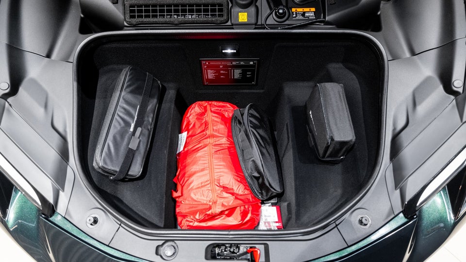 Ferrari 296 GTS 2,9 DCT 2d