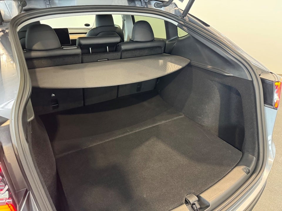 Tesla Model Y Long Range AWD 5d