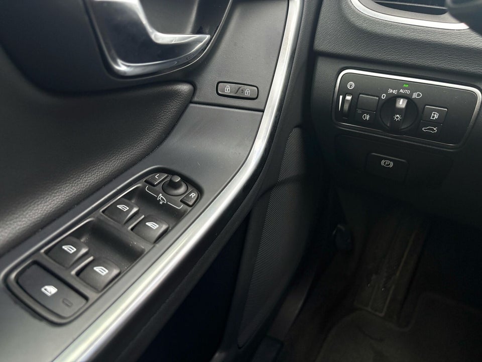 Volvo V60 2,0 T4 190 Momentum aut. 5d