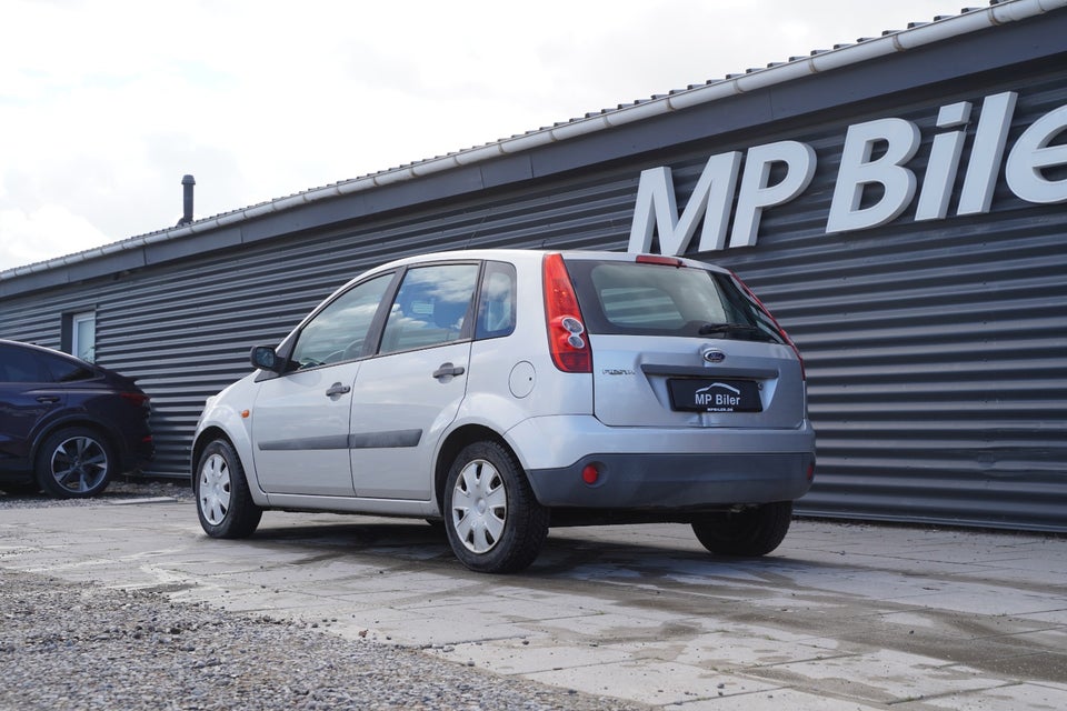 Ford Fiesta 1,4 Ambiente 5d