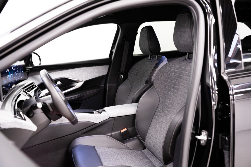 Peugeot e-5008 77 Allure 7prs 5d