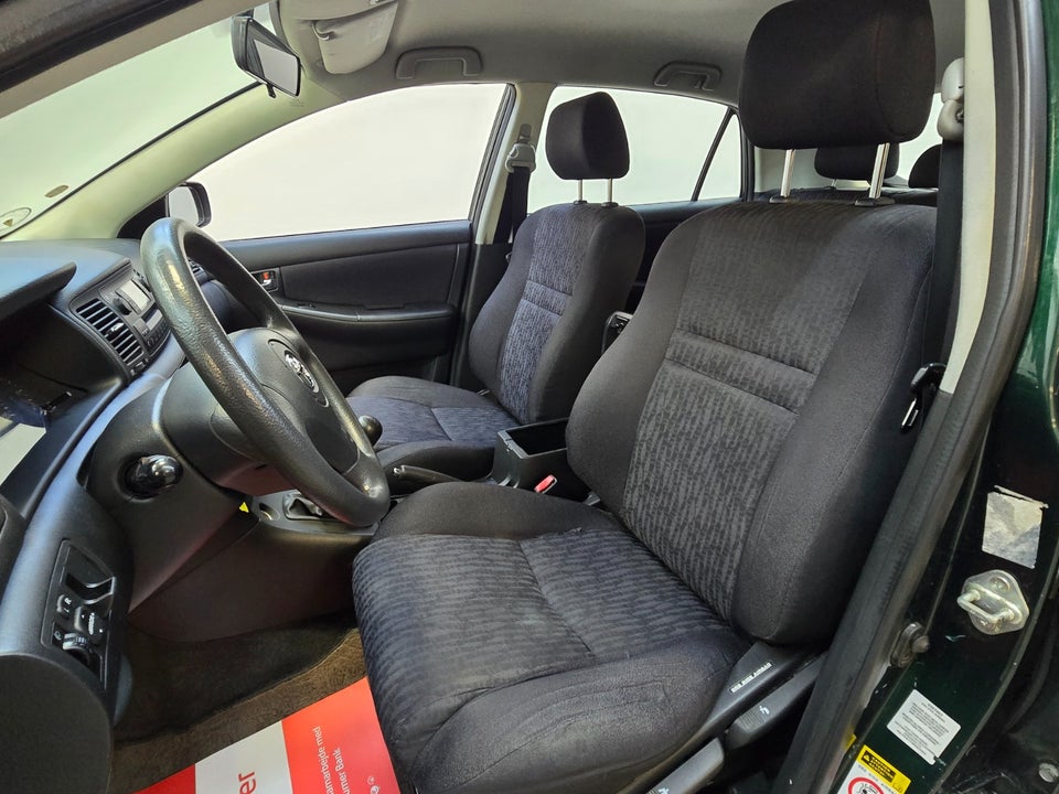 Toyota Corolla 1,6 Terra 5d