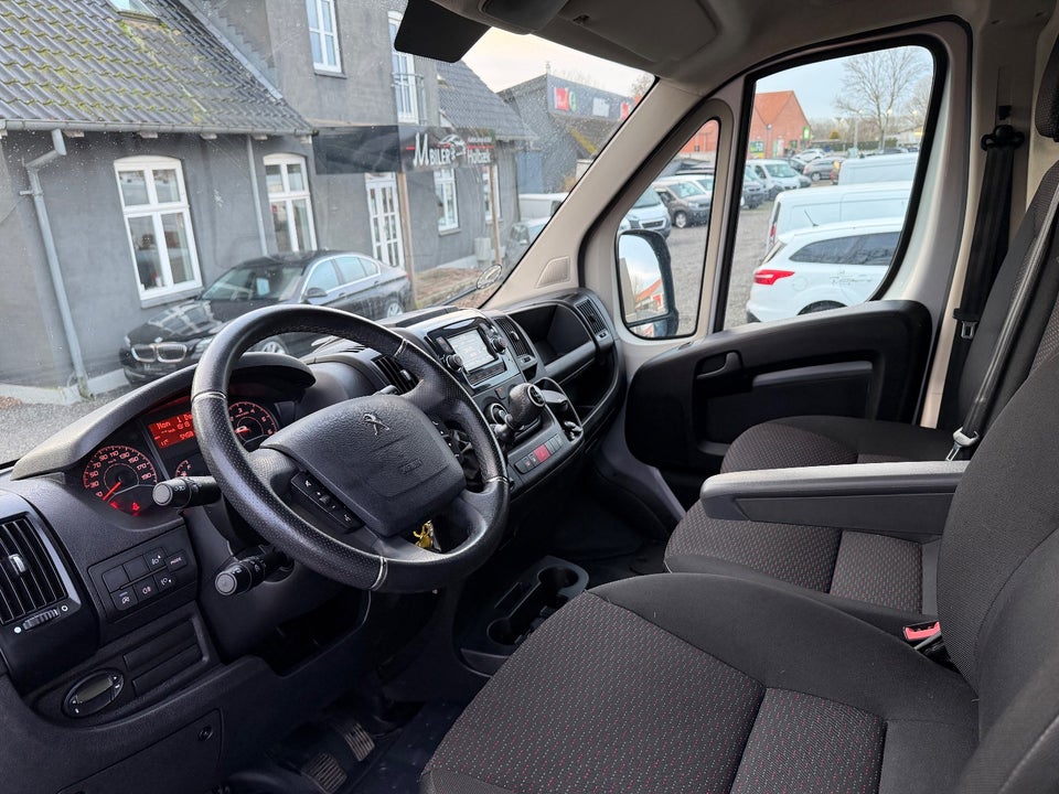 Peugeot Boxer 333 2,2 BlueHDi 140 L2H2 Premium