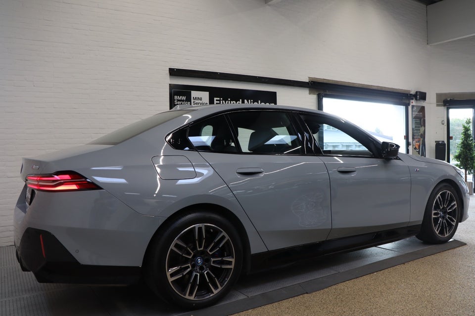 BMW i5 M60 M-Sport xDrive 4d