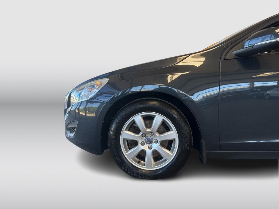 Volvo V60 1,6 DRIVe Momentum 5d