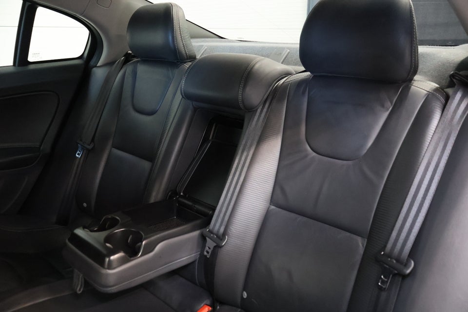 Volvo S60 2,4 D5 215 R-Design aut. 4d