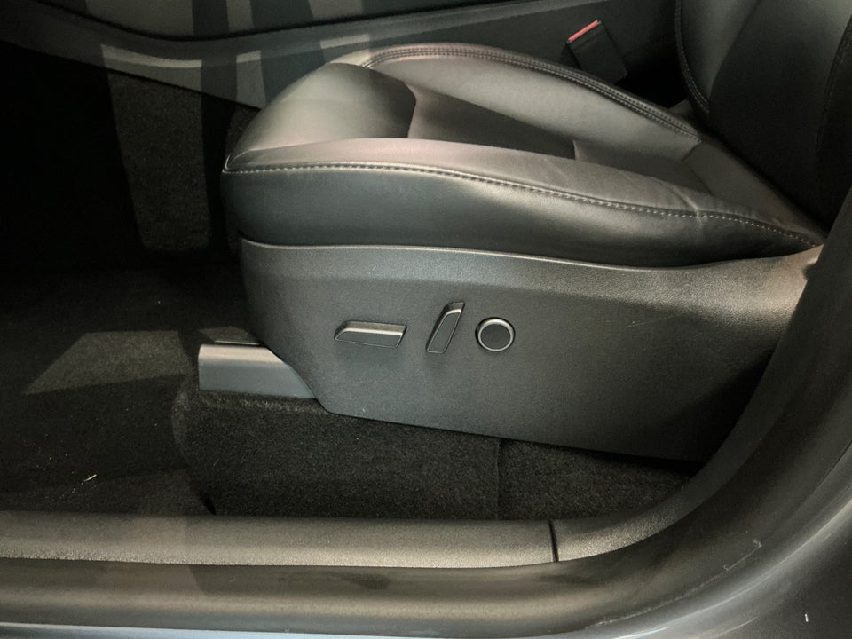 Tesla Model Y Long Range AWD 5d