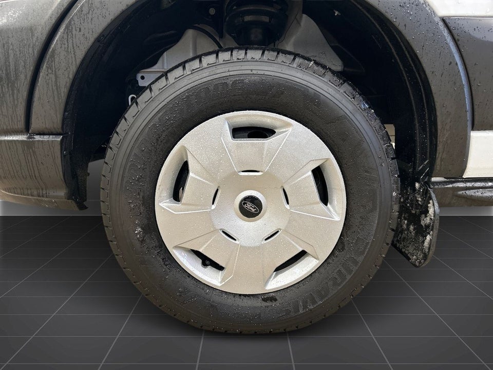 Ford E-Transit 350 L3 Chassis 68 Trend H1 RWD