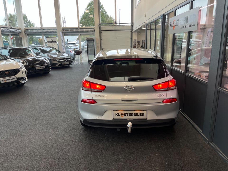 Hyundai i30 1,6 CRDi 110 Premium 5d