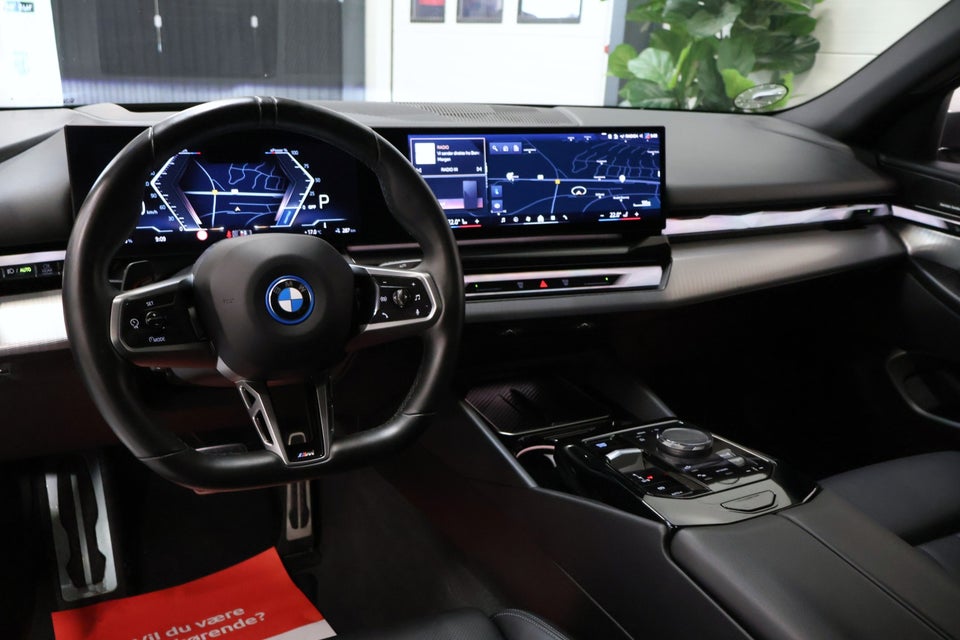 BMW i5 eDrive40 Fully Charged M-Sport Pro 4d