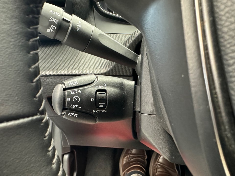 Peugeot 208 1,2 PureTech 100 Allure 5d