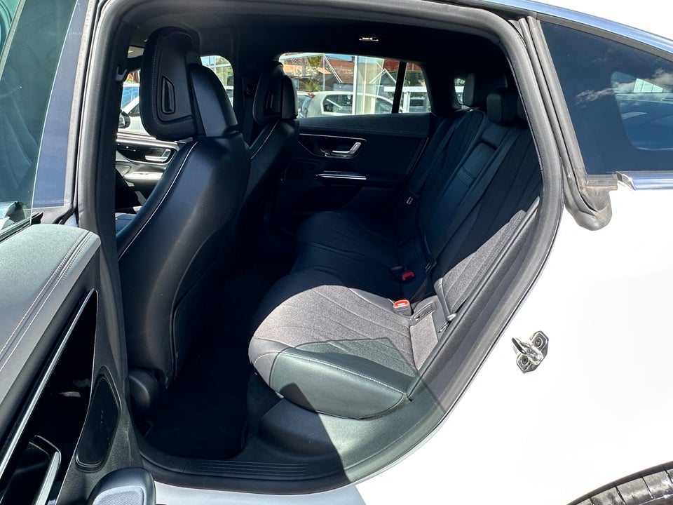 Mercedes EQE350 Electric Art 4d