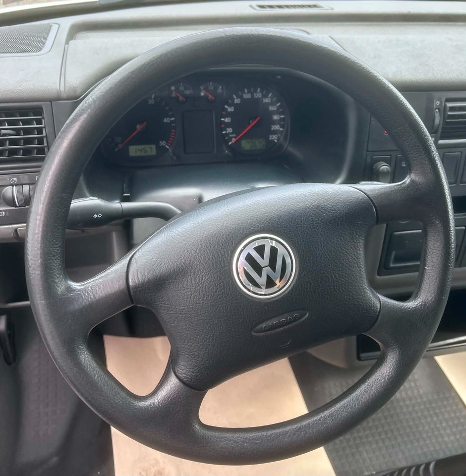 VW Transporter 2,5 TDi 102 Kombi 4d