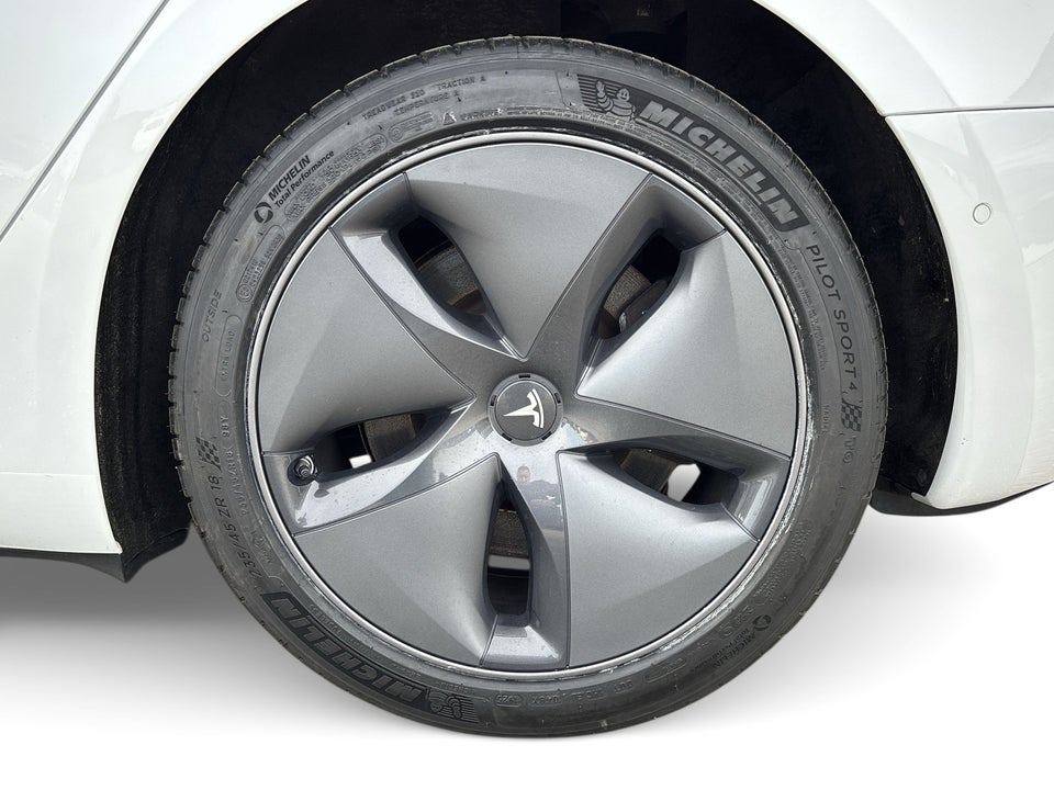 Tesla Model 3 Standard Range+ RWD 4d