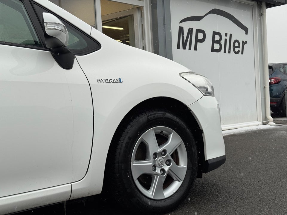 Toyota Auris 1,8 Hybrid 5d