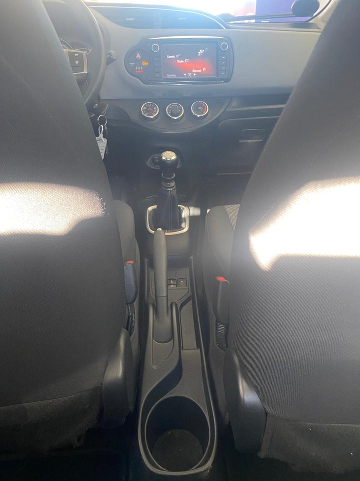 Toyota Yaris 1,3 VVT-i T2 5d