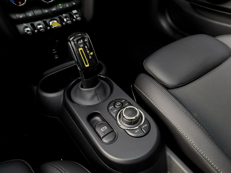 MINI Cooper SE Classic Trim 3d