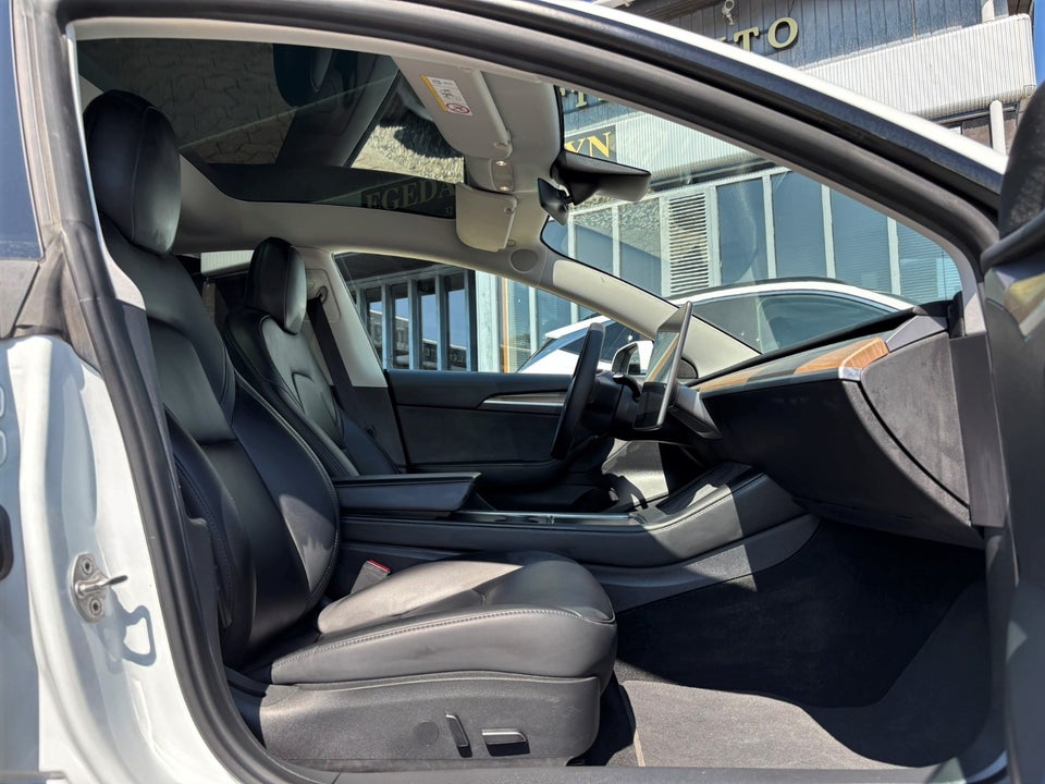 Tesla Model 3 RWD 4d
