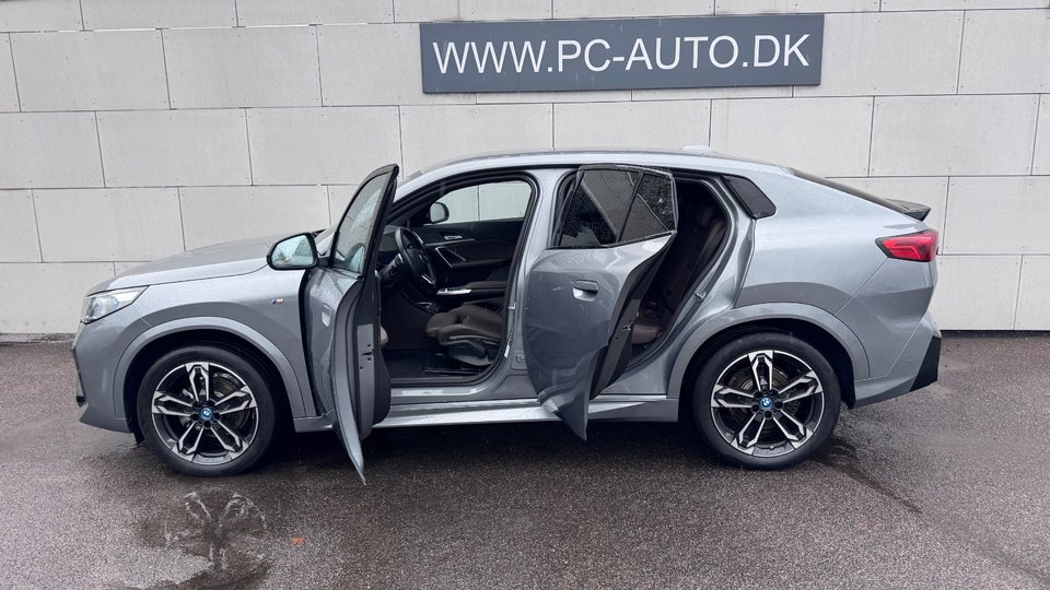 BMW iX2 eDrive20 Fully Charged M-Sport 5d