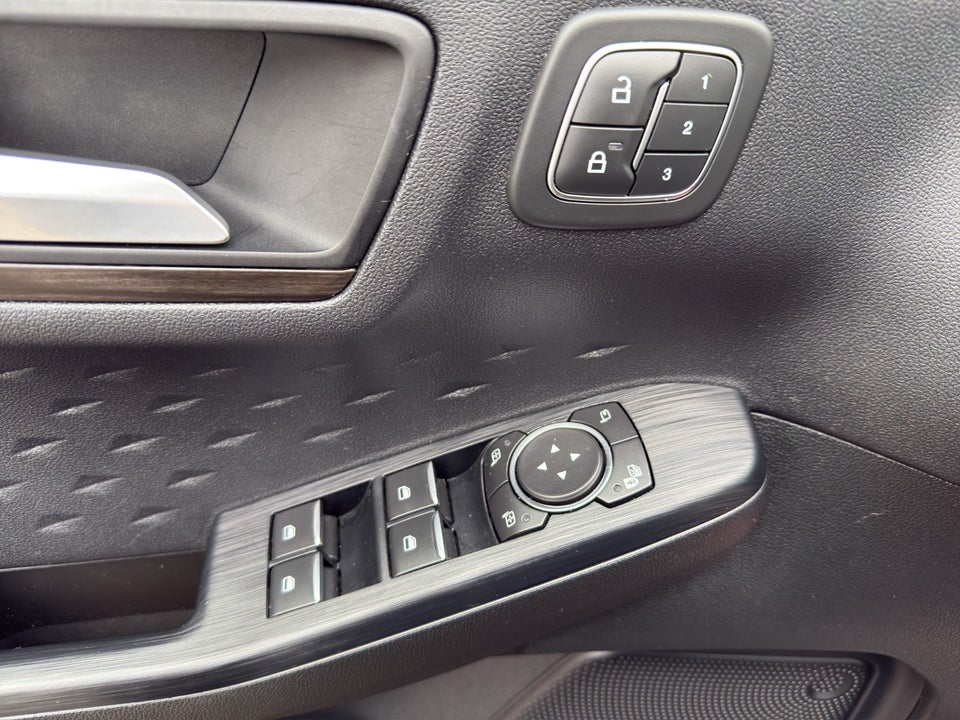 Ford Kuga 2,5 PHEV Vignale CVT 5d