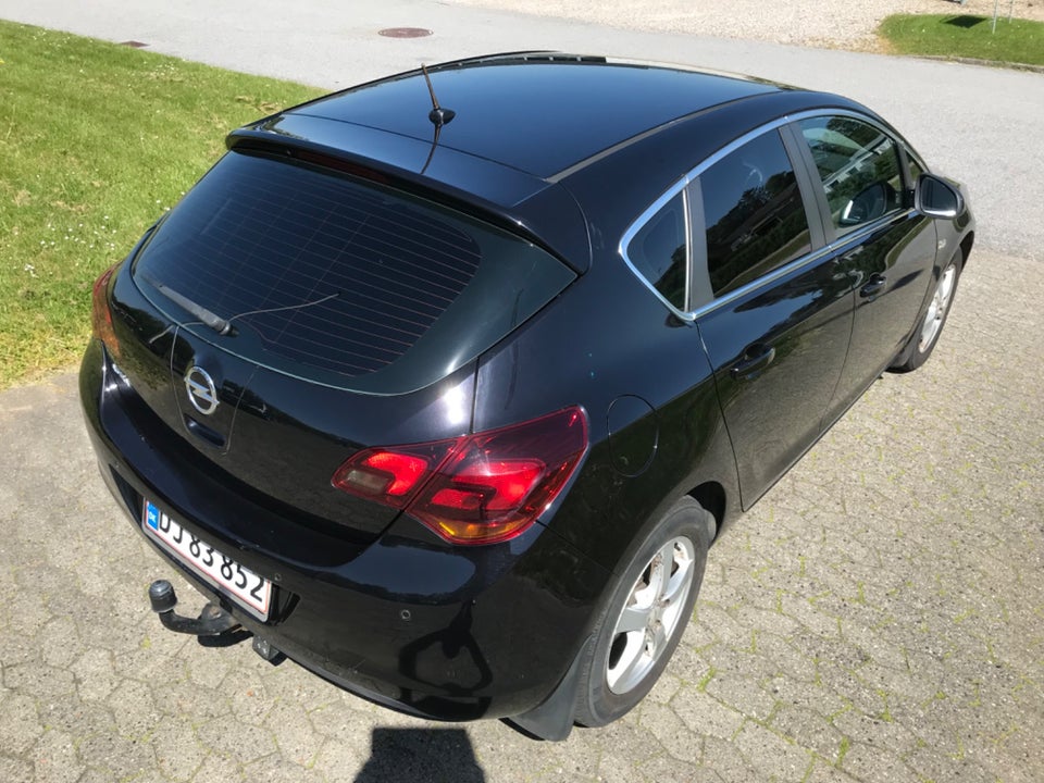 Opel Astra 1,6 Sport aut. 5d