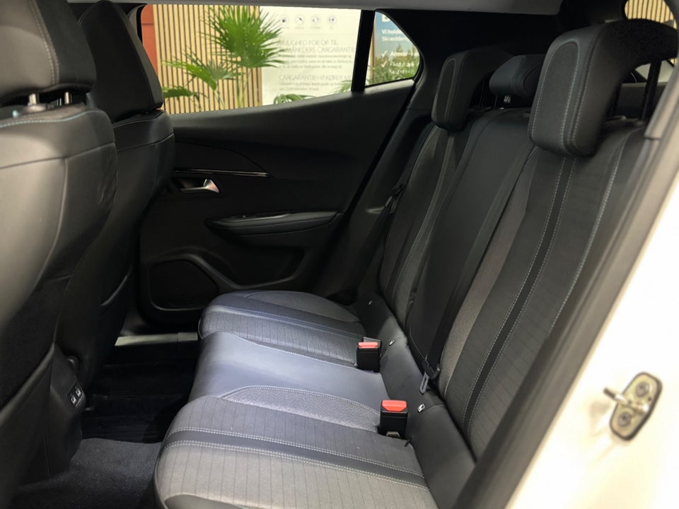 Peugeot 2008 1,2 PureTech 130 Selection Tech EAT8 5d