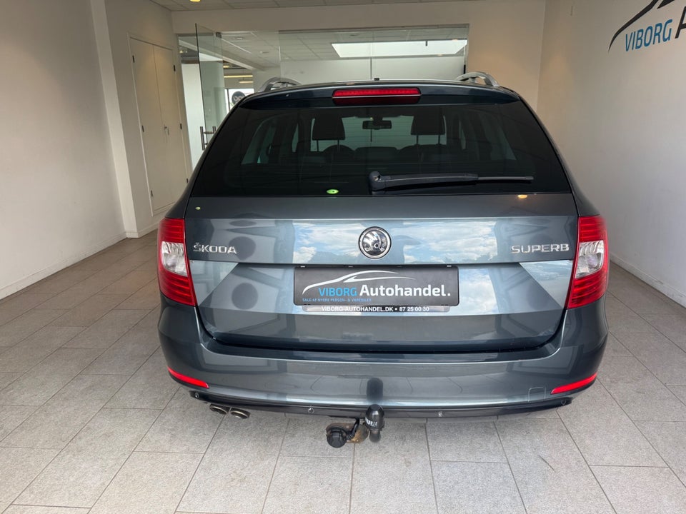 Skoda Superb 2,0 TDi 140 Elegance Combi 5d