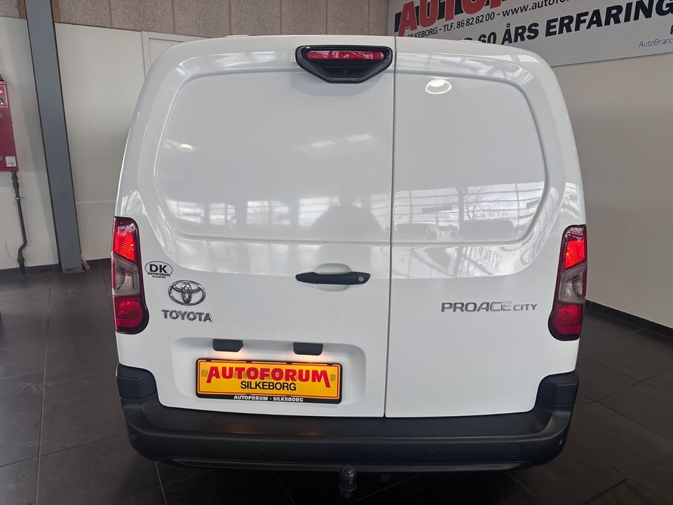 Toyota ProAce City 1,5 D 102 Medium Comfort 5d