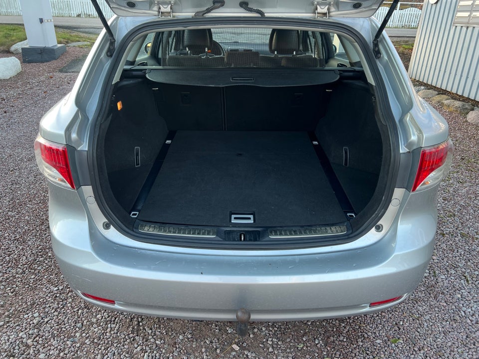 Toyota Avensis 1,6 VVT-i T1 stc. 5d