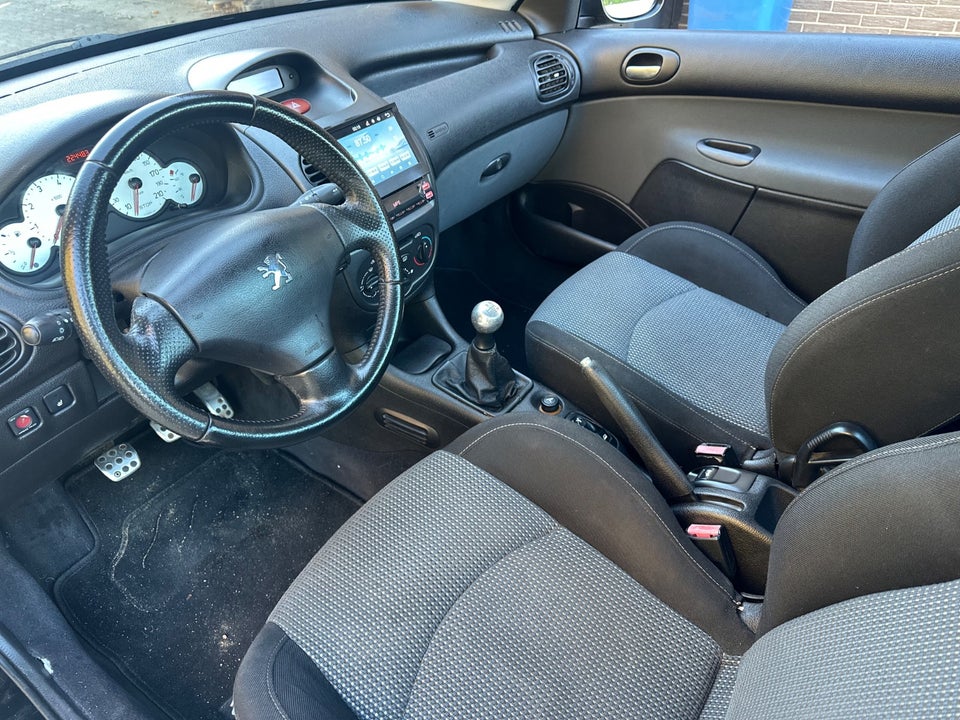 Peugeot 206 1,6 16V CC 2d