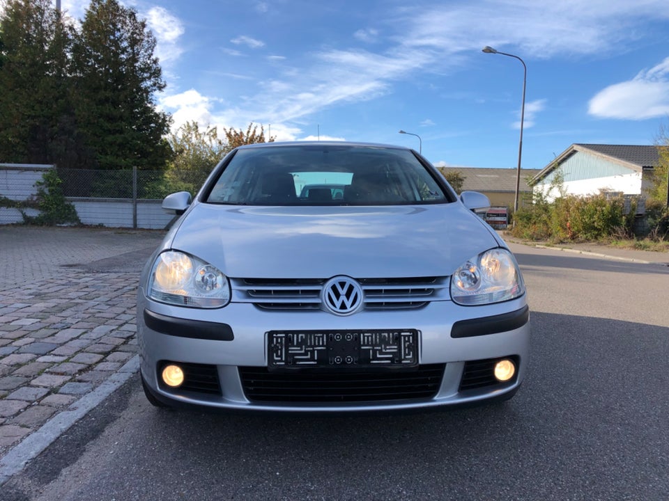 VW Golf V 1,6 FSi Comfortline 5d