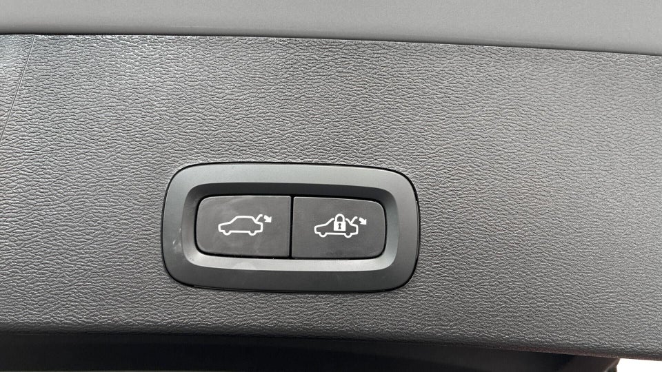 Volvo XC40 ReCharge Extended Range Plus 5d
