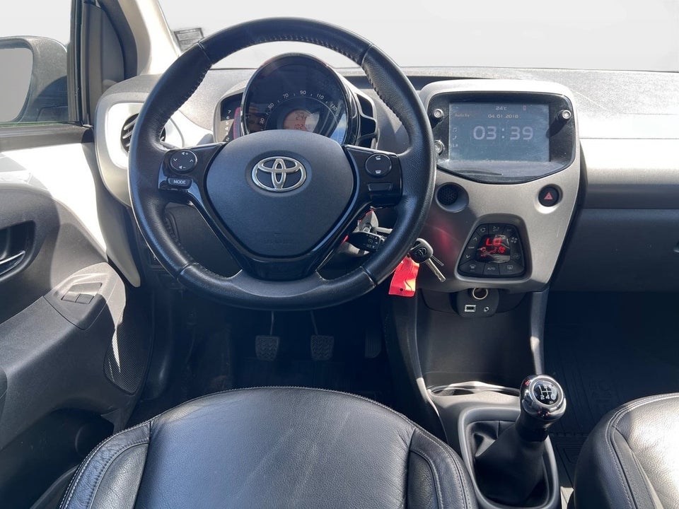 Toyota Aygo 1,0 VVT-i x-press 5d