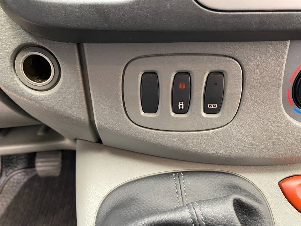 Renault Trafic T27 2,0 dCi 115 L1H1 Kombi 4d