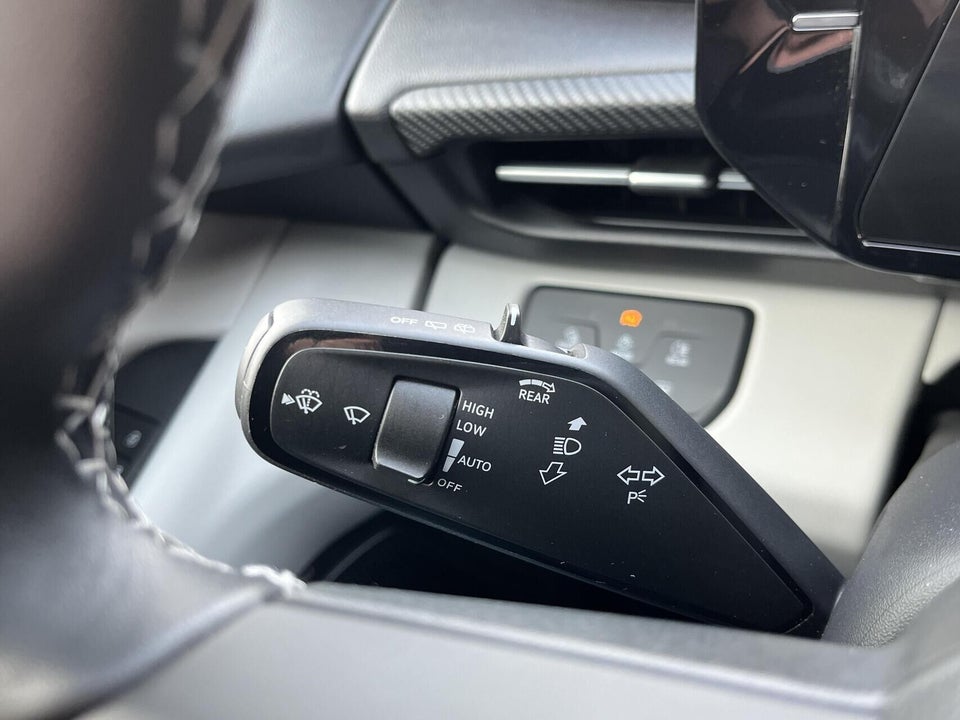 Ford Explorer 82 Premium Extended Range 5d