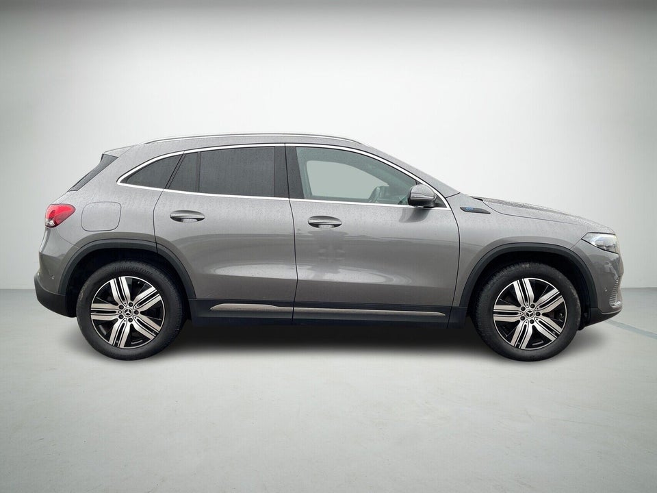 Mercedes EQA300 4Matic 5d