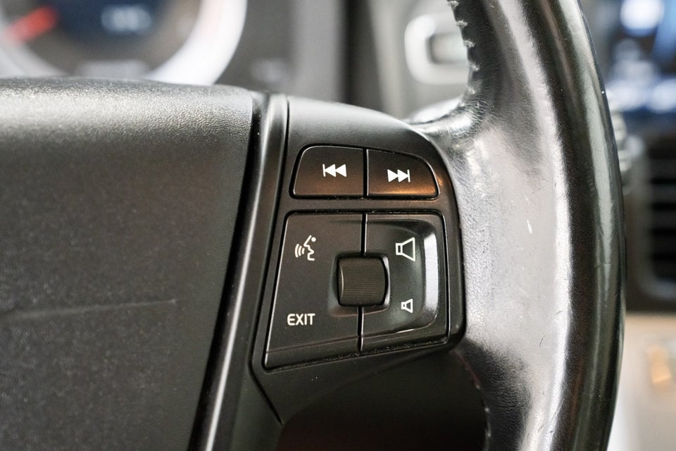 Volvo XC60 2,4 D5 215 Summum aut. AWD 5d