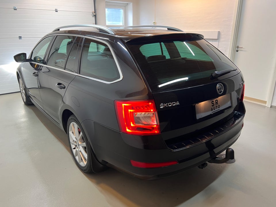 Skoda Octavia 2,0 TDi 150 Elegance Combi DSG 5d