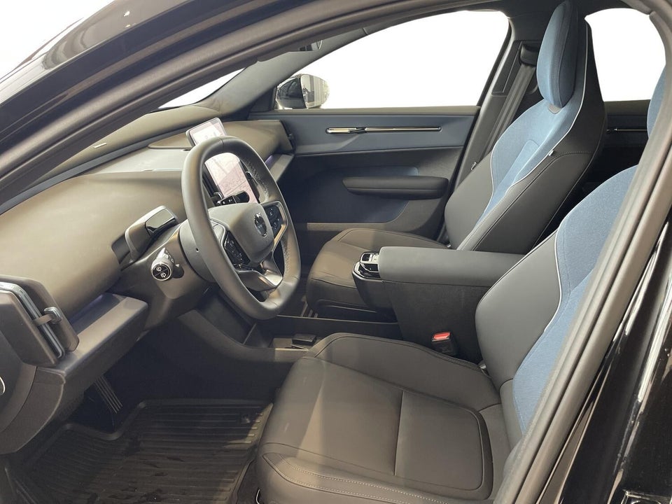 Volvo EX30 Extended Range Plus 5d